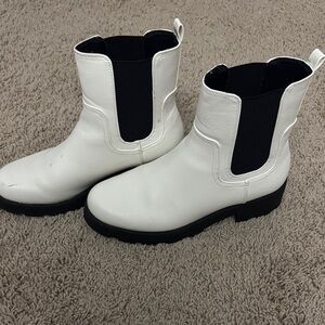 Old Navy White and Black Women's Boots